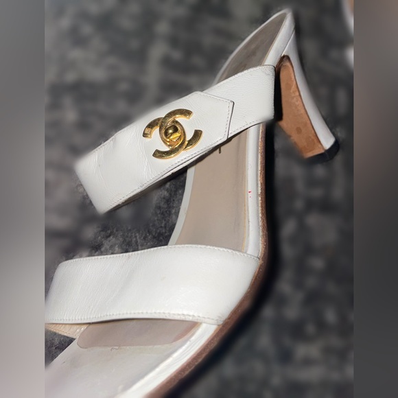 Vintage Chanel Sandal w/ heel - Picture 2 of 5